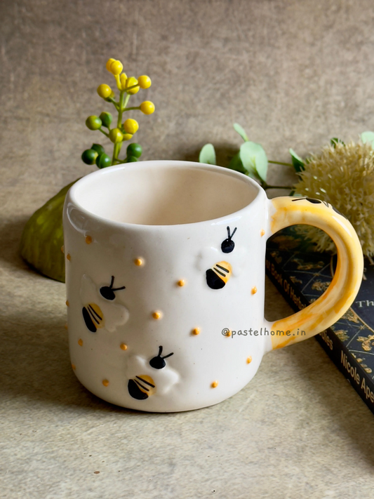 Bee Design Ceramic Mug – Cute Aesthetic Coffee Cup for Tea & Coffee